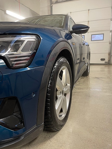Audi e-tron 10 of 30