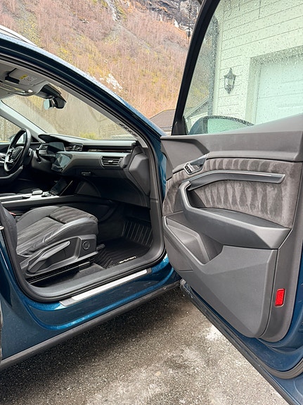 Audi e-tron 14 of 30
