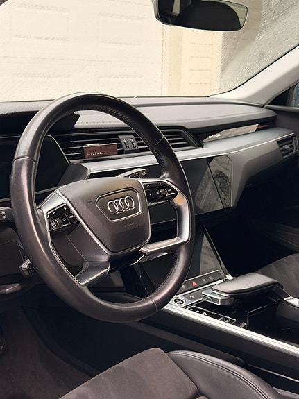 Audi e-tron 27 of 30
