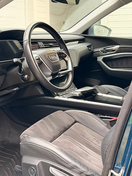 Audi e-tron 26 of 30