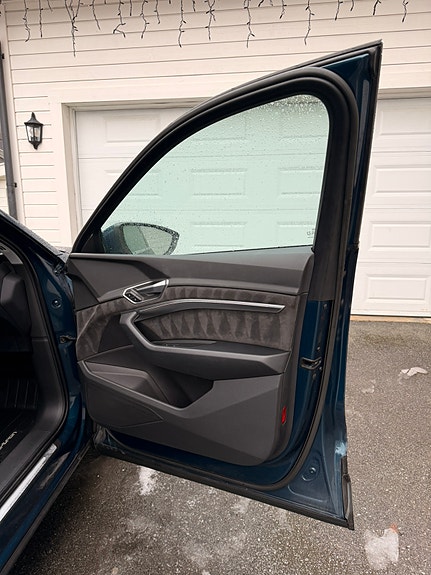 Audi e-tron 13 of 30