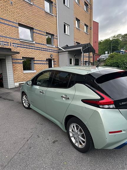 Nissan Leaf 4 of 5