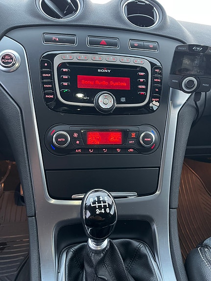Ford Mondeo 8 of 12