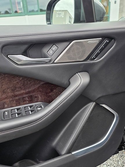 Jaguar I-PACE 29 of 30