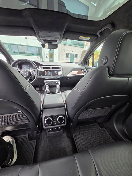 Jaguar I-PACE 14 of 30
