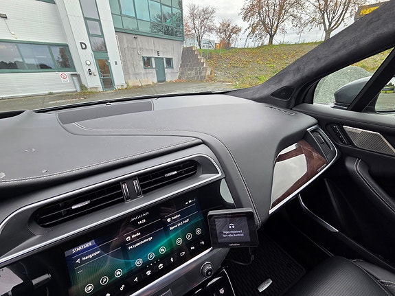 Jaguar I-PACE 21 of 30