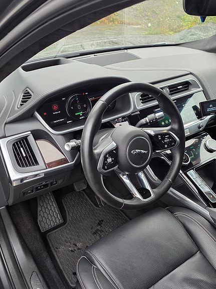Jaguar I-PACE 27 of 30