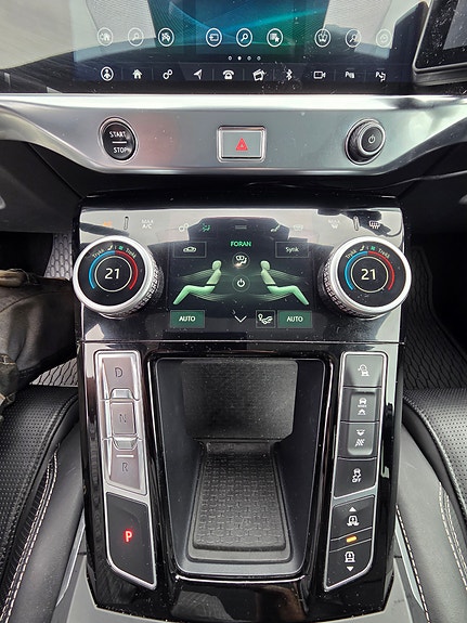 Jaguar I-PACE 23 of 30