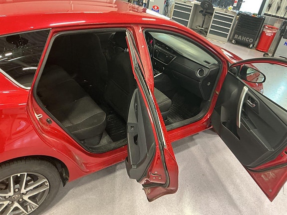 Toyota Auris 8 of 10
