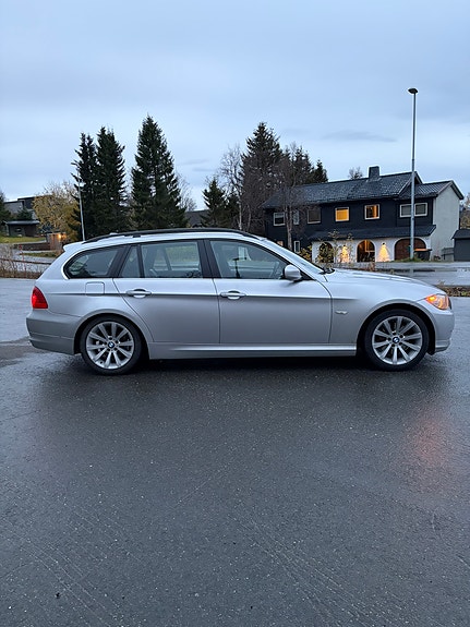 BMW 325i 3 of 30