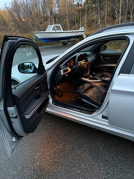 BMW 325i 11 of 30