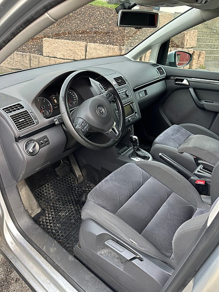 Volkswagen Touran 4 of 6