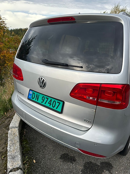 Volkswagen Touran 3 of 6