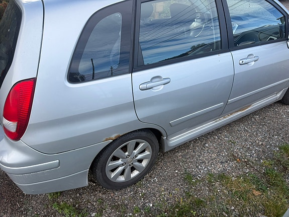 Suzuki Liana 3 of 13