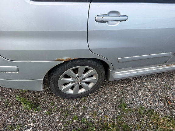 Suzuki Liana 2 of 13