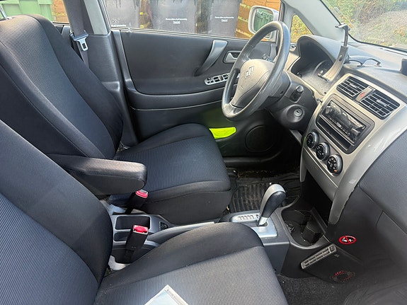 Suzuki Liana 7 of 13
