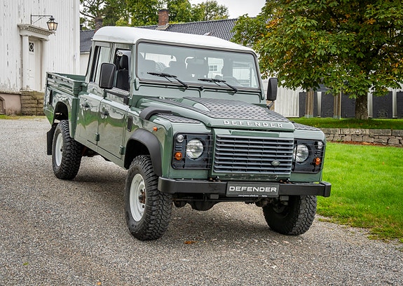 Land Rover Defender 130 4 of 30