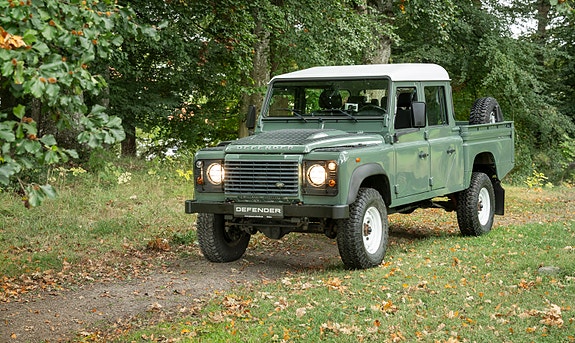 Land Rover Defender 130 8 of 30