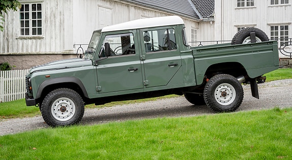 Land Rover Defender 130 3 of 30