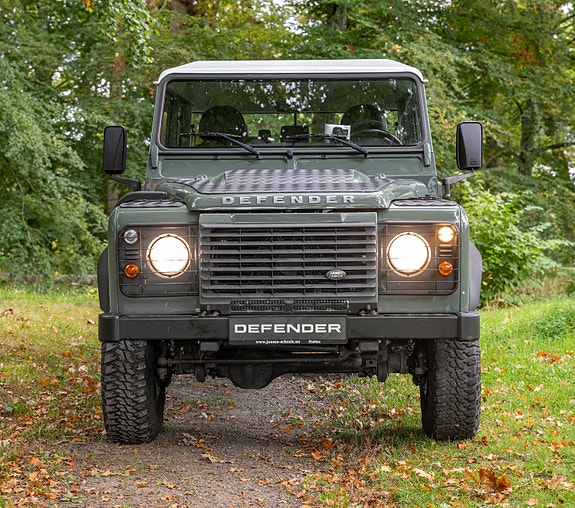 Land Rover Defender 130 10 of 30