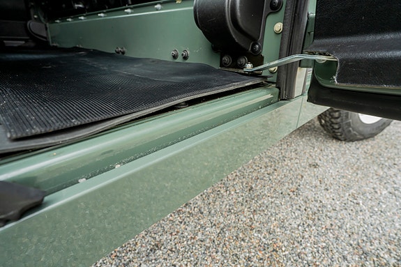 Land Rover Defender 130 26 of 30