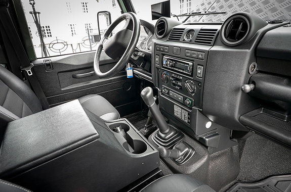 Land Rover Defender 130 28 of 30