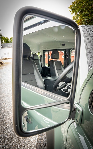 Land Rover Defender 130 19 of 30