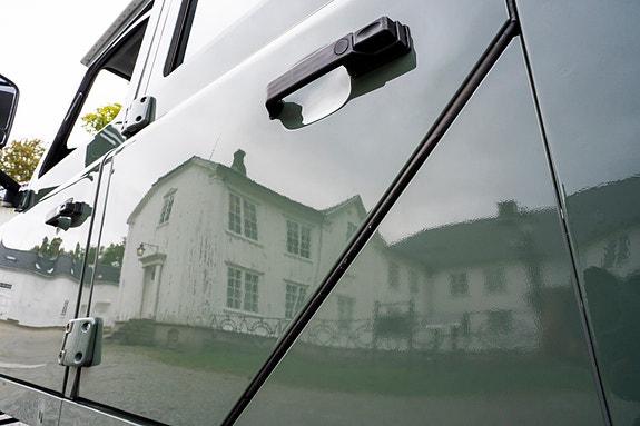 Land Rover Defender 130 13 of 30