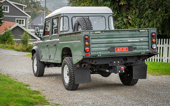 Land Rover Defender 130 6 of 30