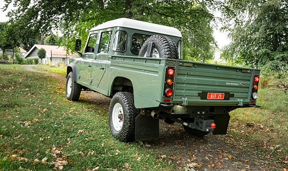 Land Rover Defender 130 9 of 30