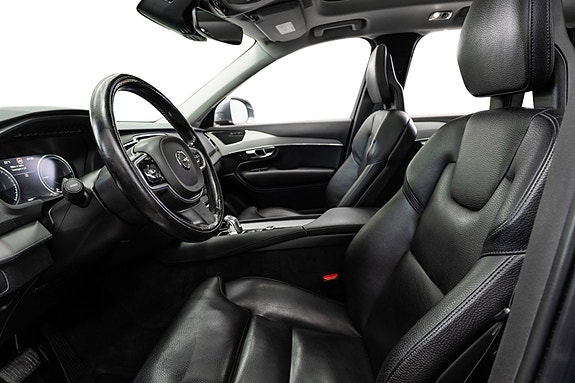 Volvo XC90 10 of 29