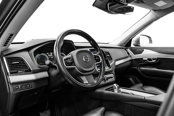 Volvo XC90 11 of 29