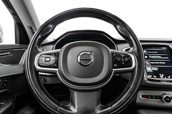 Volvo XC90 16 of 29