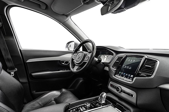 Volvo XC90 27 of 29