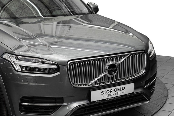 Volvo XC90 2 of 29