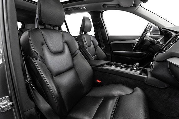 Volvo XC90 25 of 29