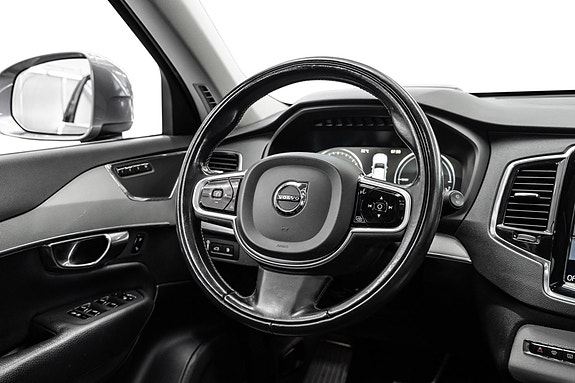 Volvo XC90 15 of 29