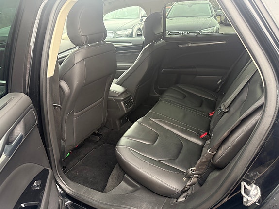 Ford Mondeo 19 of 30