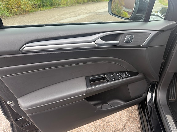 Ford Mondeo 15 of 30