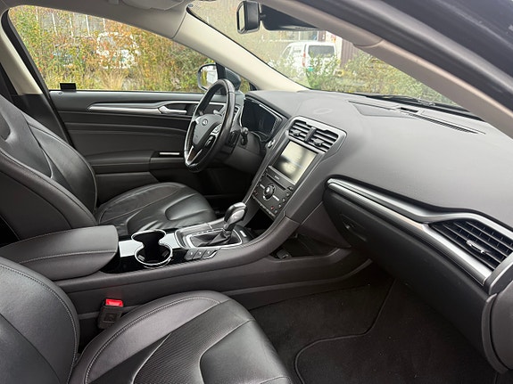 Ford Mondeo 26 of 30