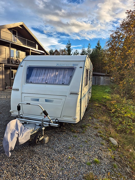 Adria Adora 502 UK 3 of 17