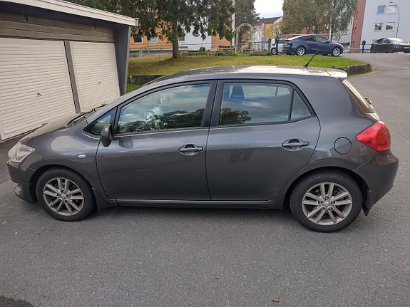Toyota Auris 4 of 9