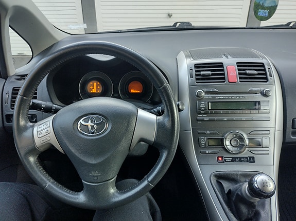 Toyota Auris 8 of 9
