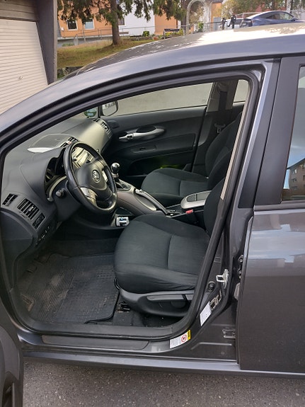 Toyota Auris 3 of 9