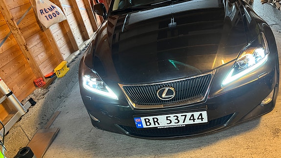 Lexus IS250 6 of 10