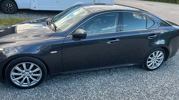 Lexus IS250 4 of 10
