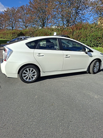 Toyota Prius 4 of 16