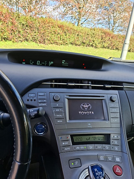 Toyota Prius 7 of 16