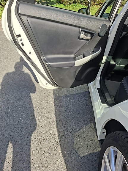 Toyota Prius 10 of 16