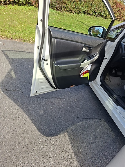 Toyota Prius 8 of 16